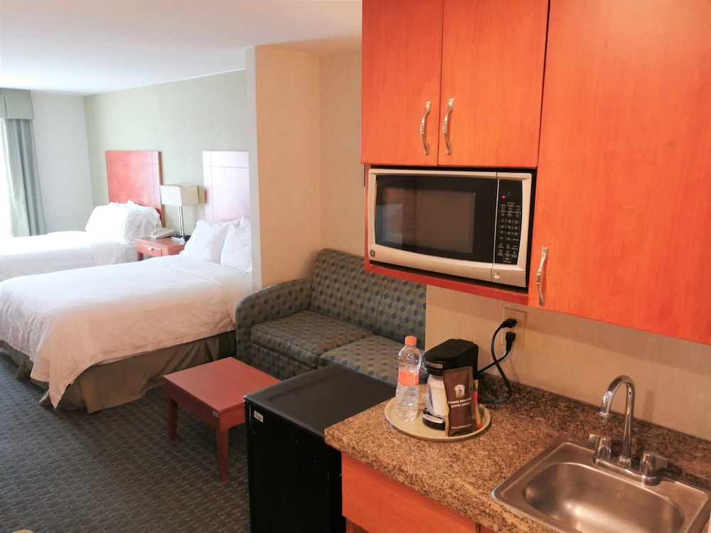 Holiday Inn Express Hotel and Suites Toluca Zona Aeropuerto 37/72