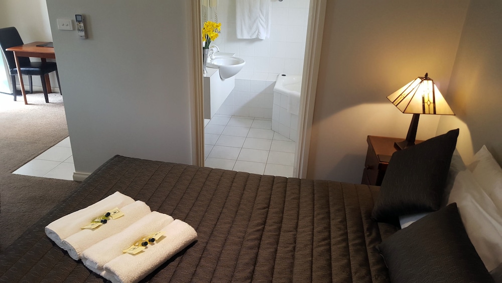 Daylesford Central Motor Inn 36/65