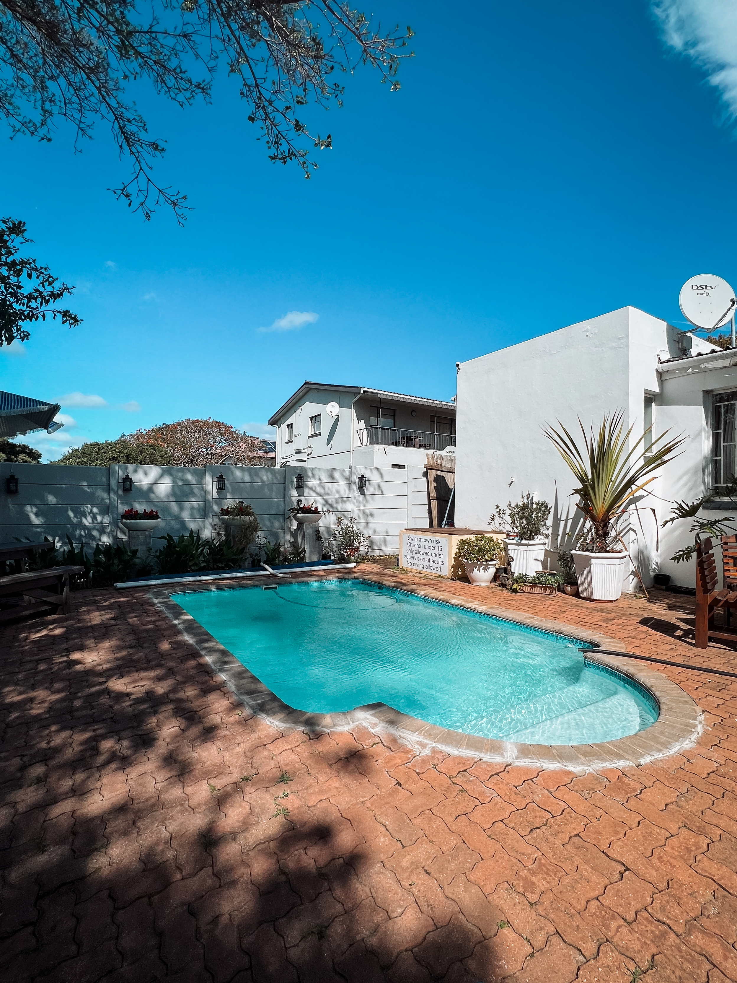 Aquarius Bed & Breakfast 37/43