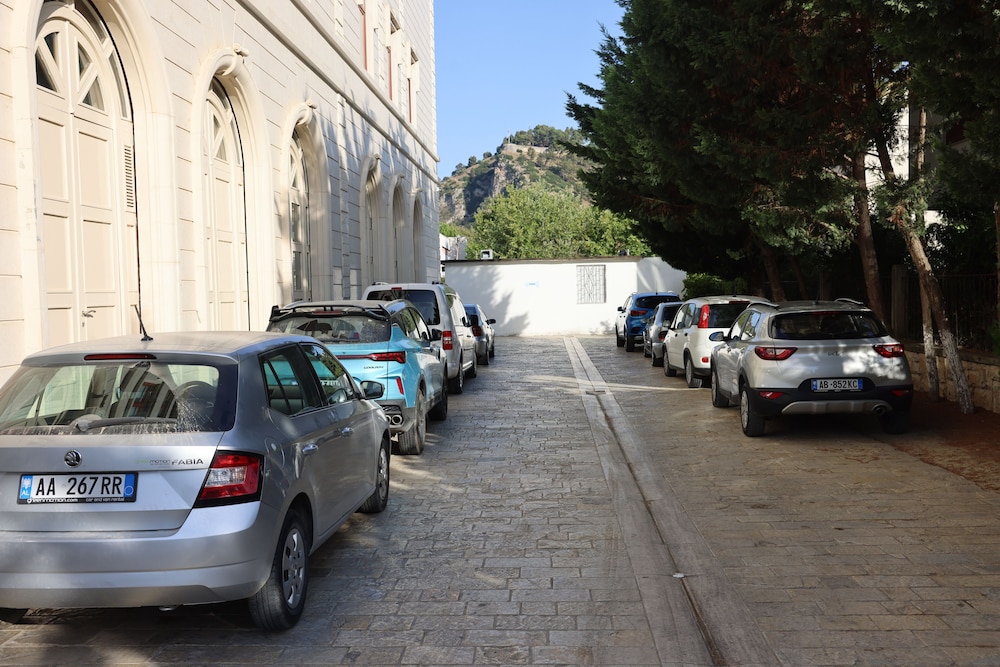 Hotel Colombo Berat 42/50