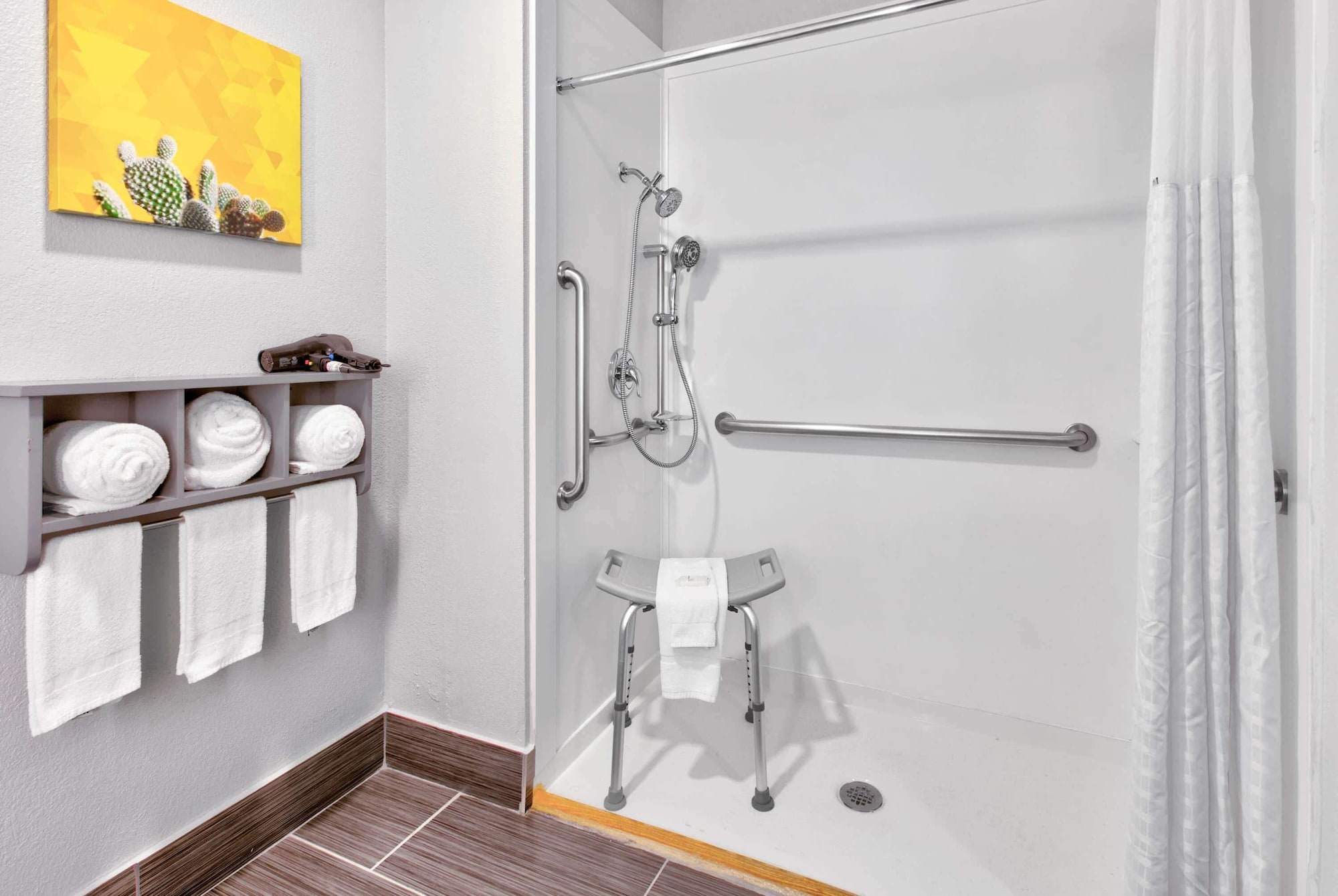 غرفة بسريرين كوين لذوي الإعاقة، La Quinta Inn & Suites by Wyndham Dallas - Las Colinas 4/6