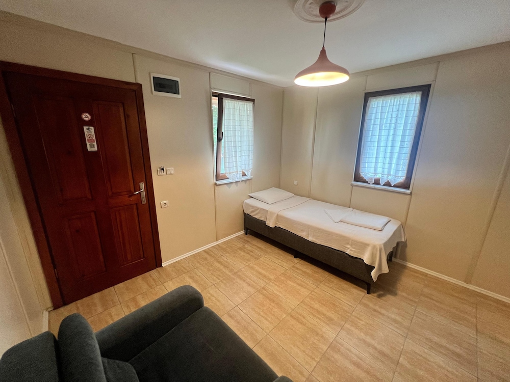 Grenadine Lodge 14/50