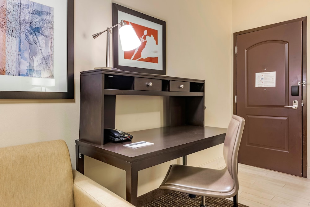 Staybridge Suites St. Petersburg FL 62/79