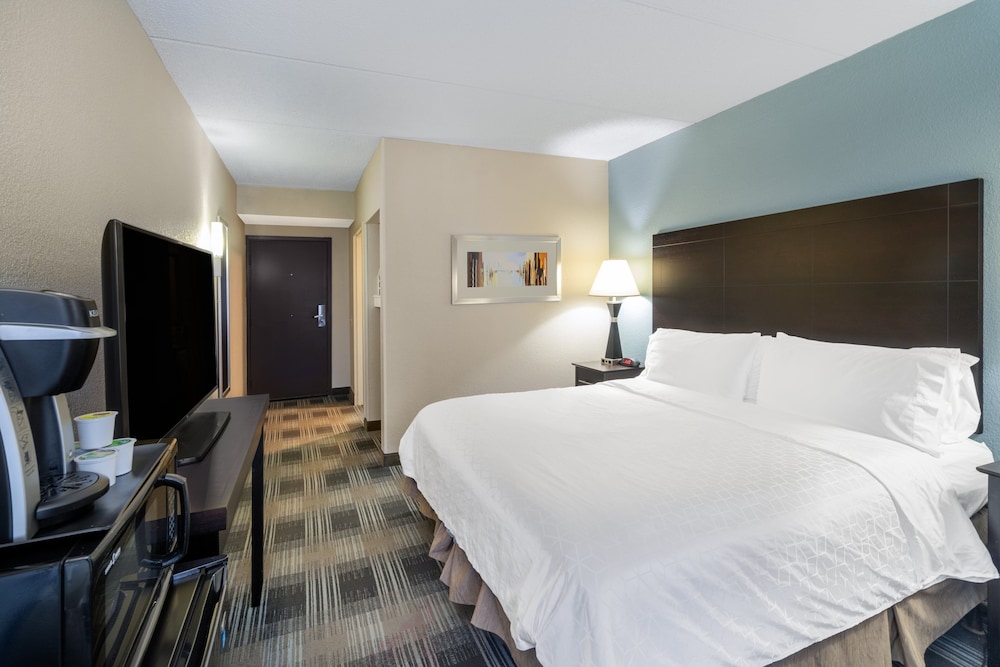 Holiday Inn Express Forsyth 17/42