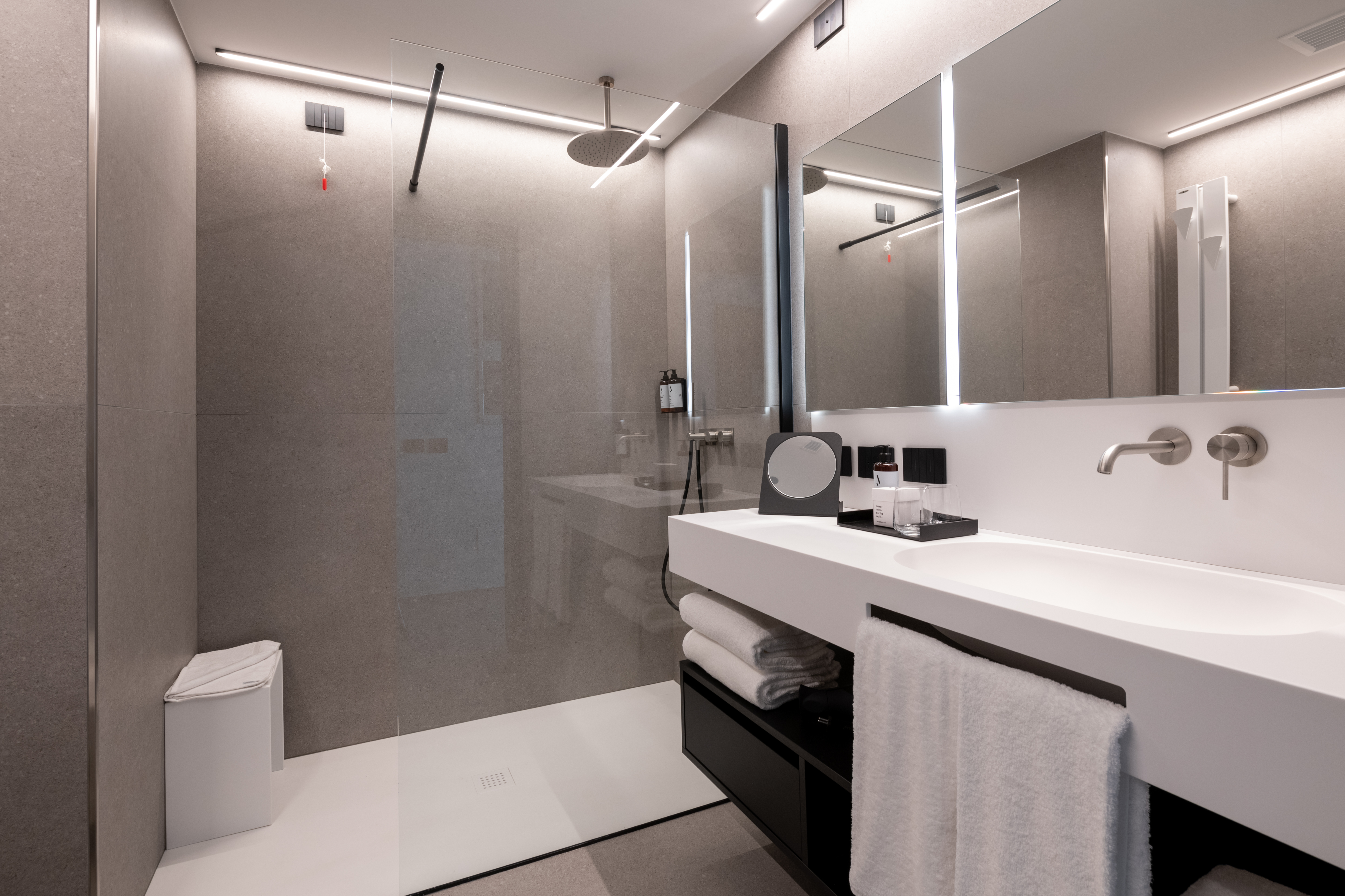 J44 Lifestyle Hotel 33/36