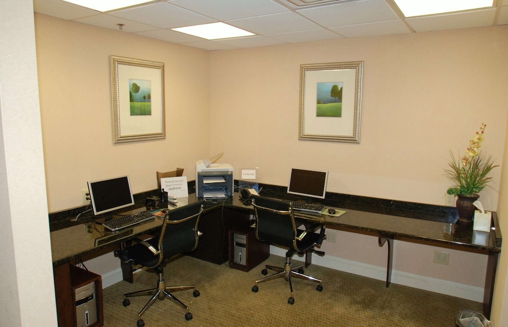 Doubletree By Hilton Fayetteville 39/43
