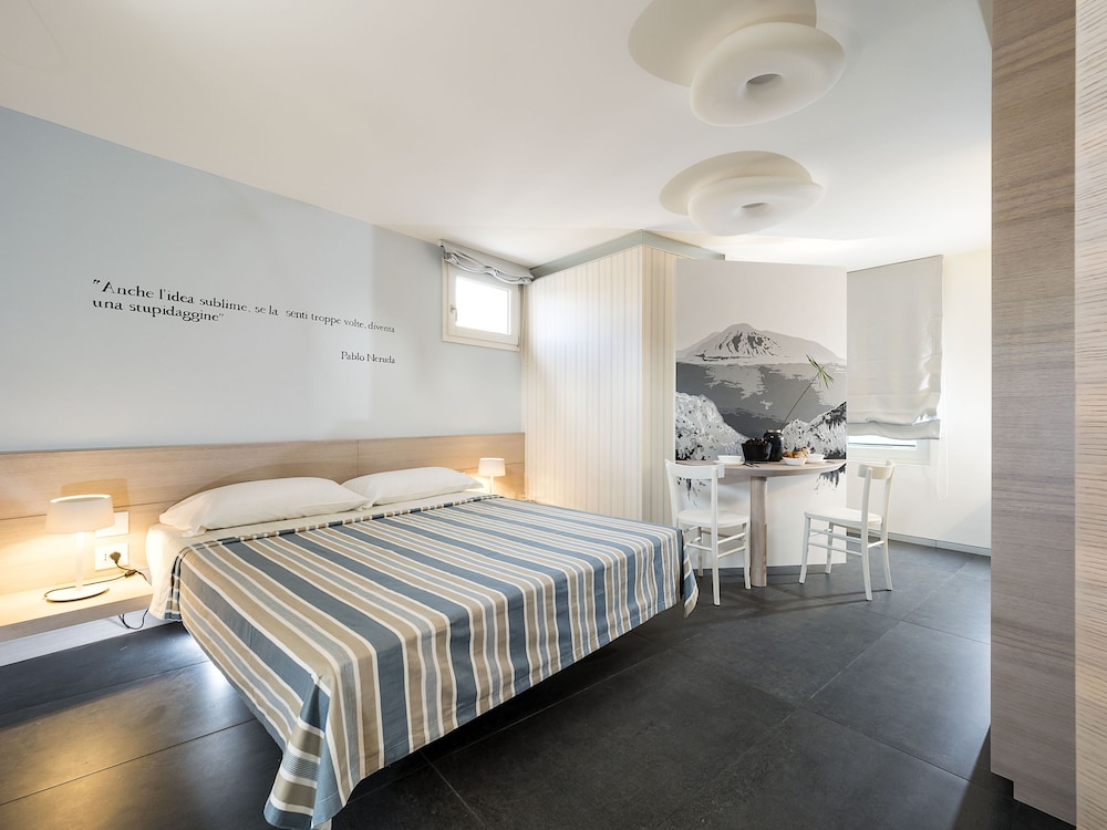 DUOMO SUITES & SPA 12/50