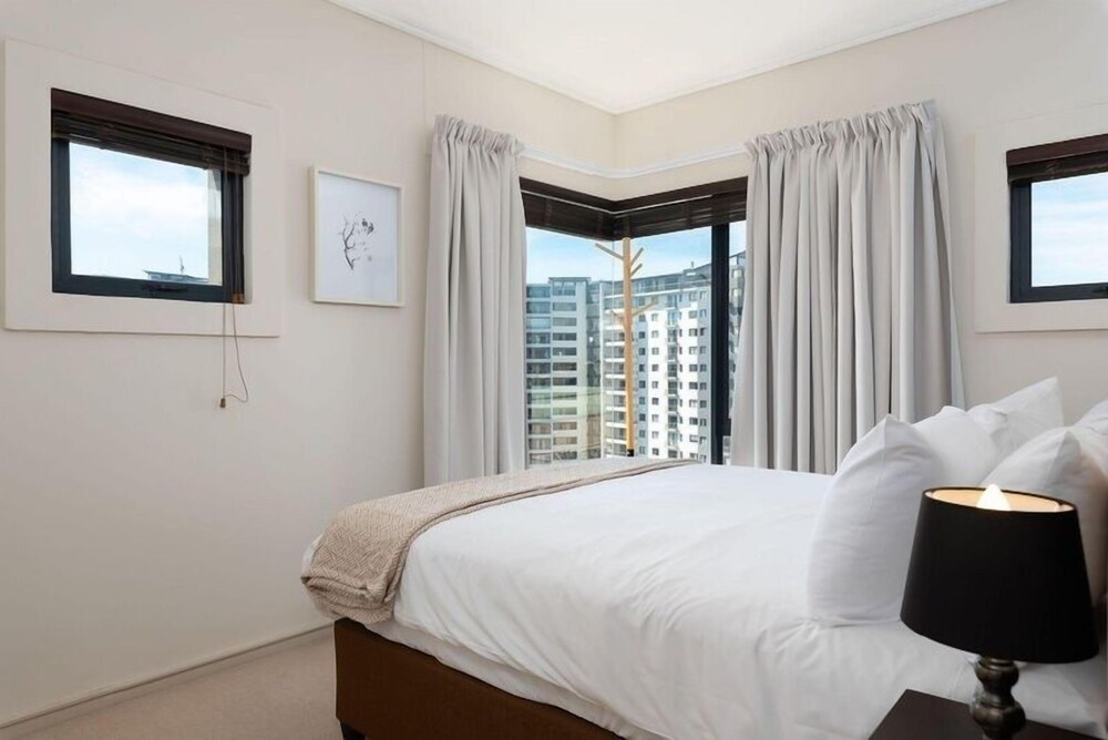 Century City Boutique Apartments 11/50