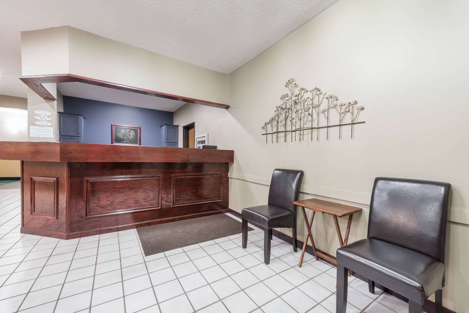 Super 8 by Wyndham Bloomington University Area 9/41