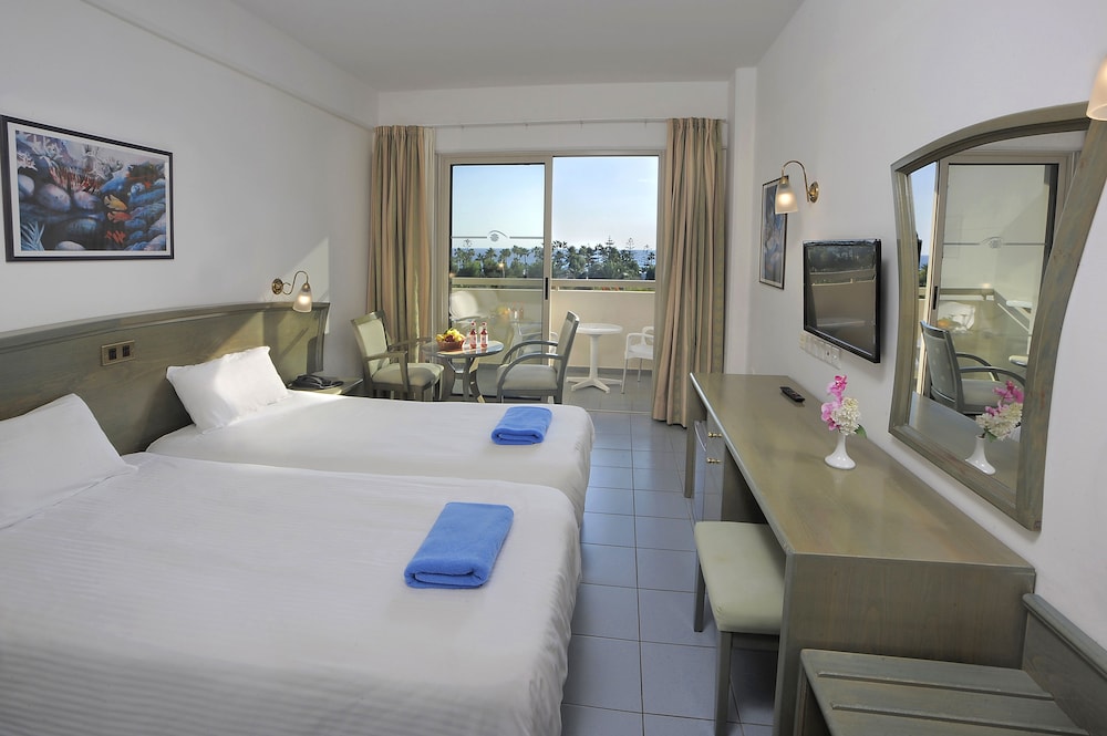 Nissiana Hotel 11/50