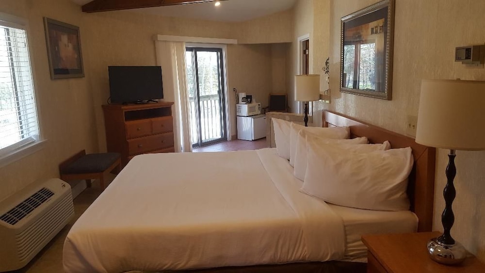 Cedar Park Whirlpool Suites 27/61