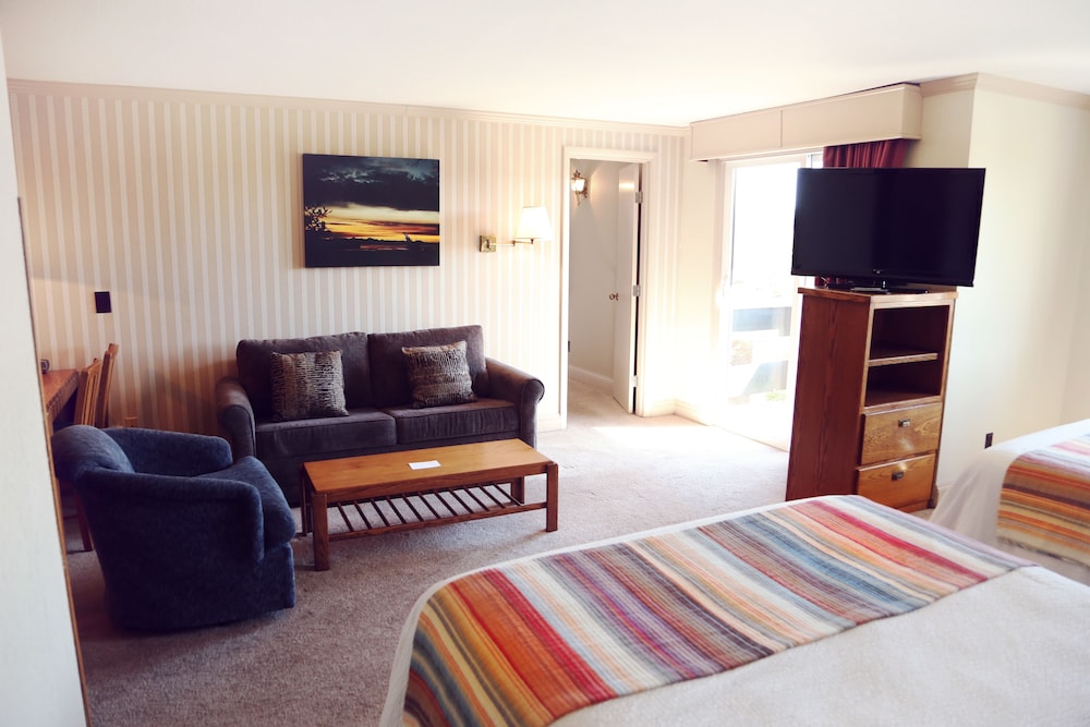 Coachman Inn Suites 25/64