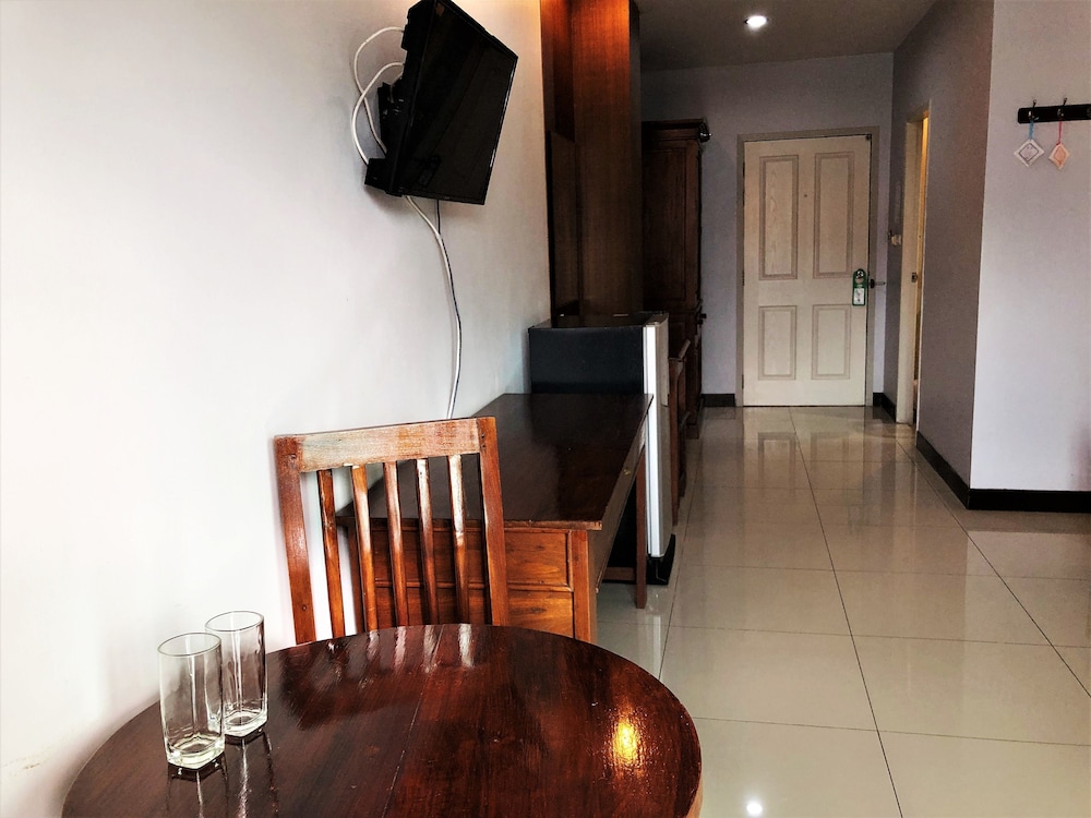Sutus Court 1 49/66