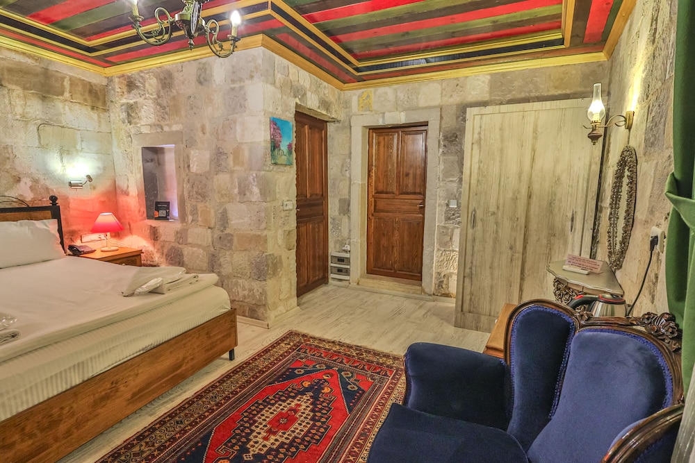Bedrock Cave Hotel 16/50