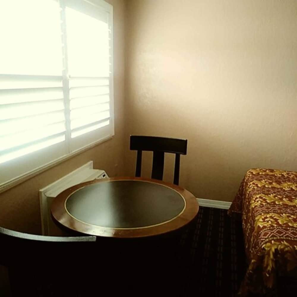 Americas Best Value Inn Seaside North 18/19