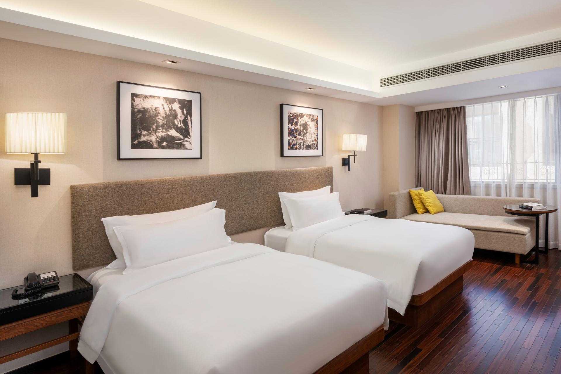 Four Seasons, Twin Beds