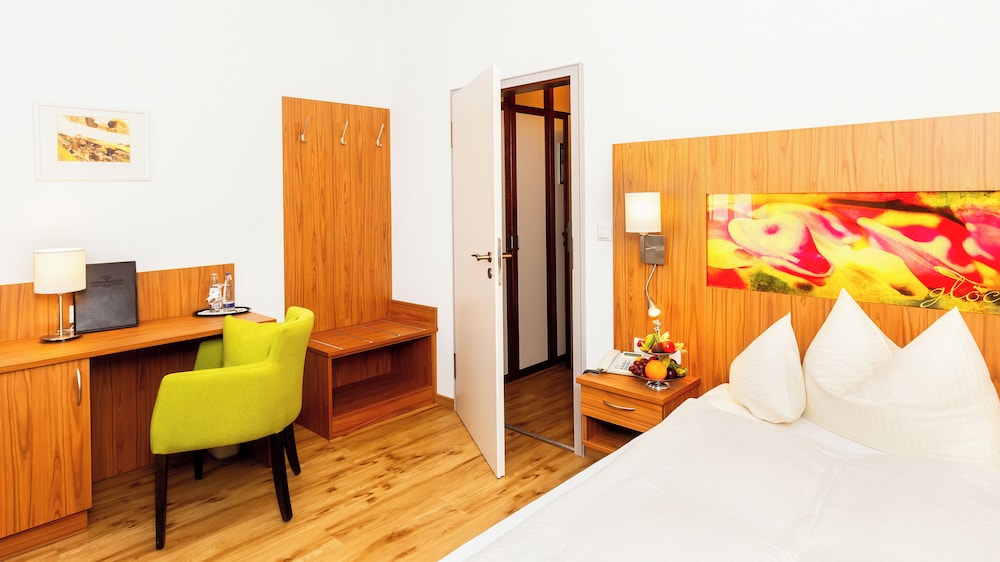 HOTEL SONNENGARTEN 11/60