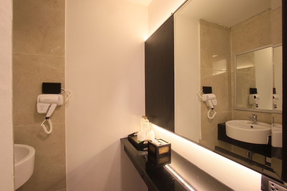 Pratunam Atrium Hotel 40/44