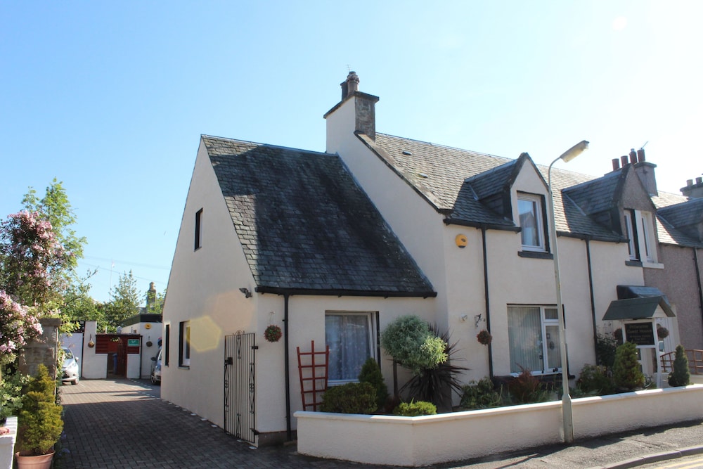 Pitfaranne Guest House 1/50