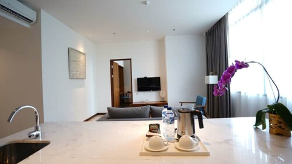 Veranda Serviced Residence @ Puri 59/74