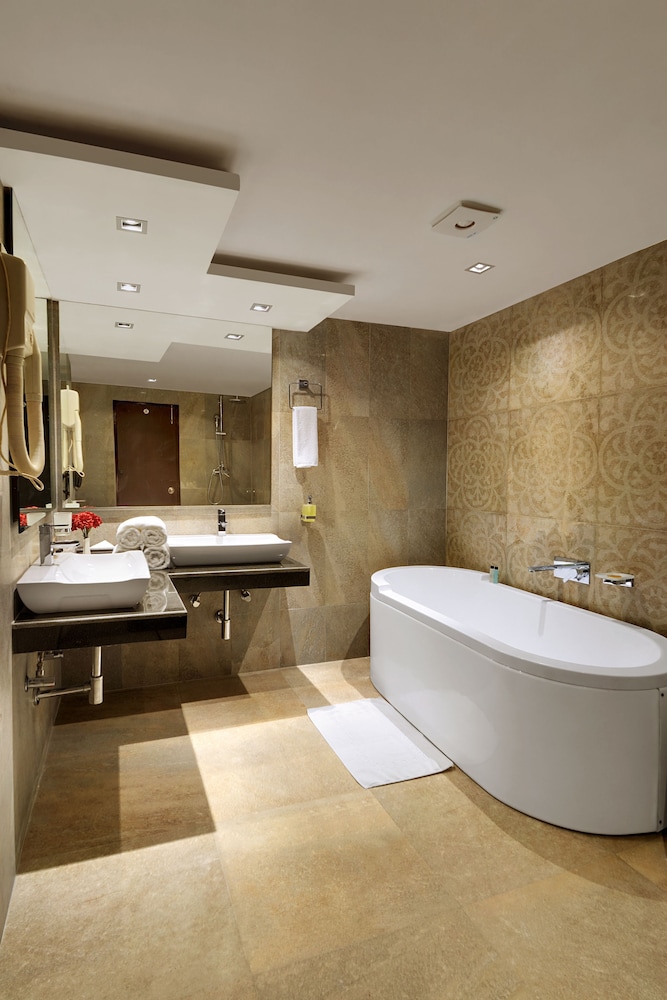 Quality Inn River Country 43/44