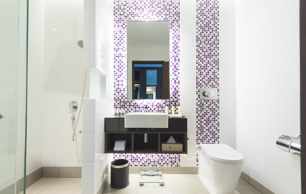 غرفة ديلوكس تنفيذية بسرير كينج وسريرين كوين بإطلالة على المدينة، Riverside Majestic - Astana Wing 4/4