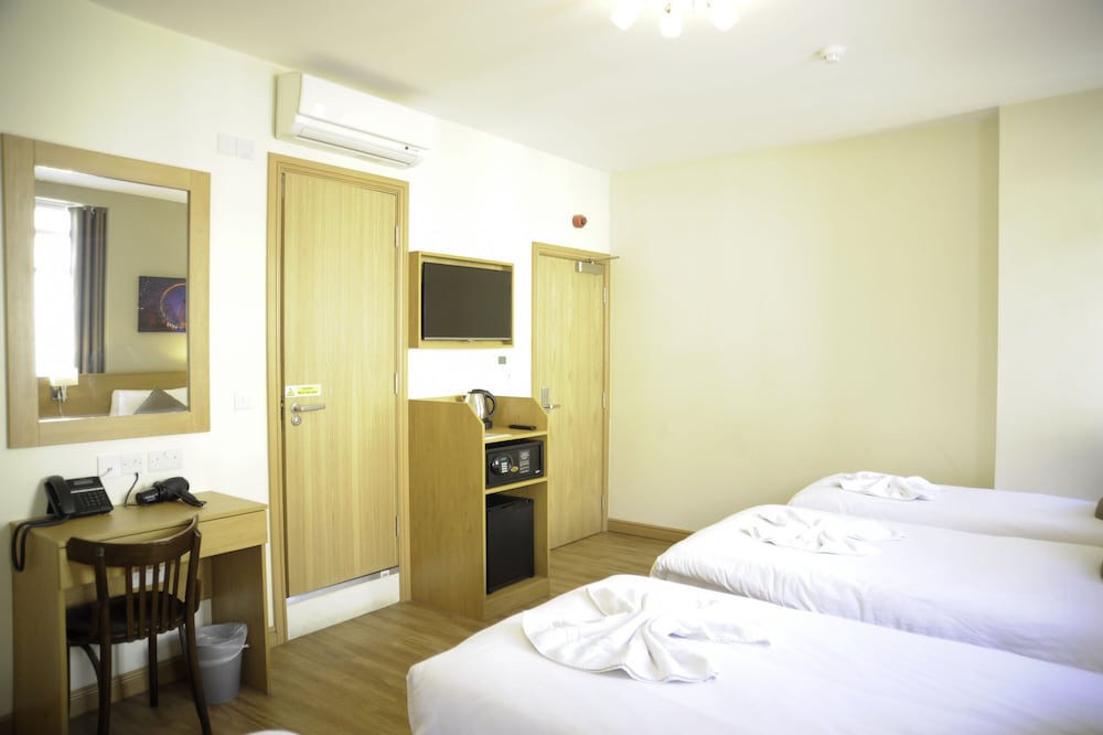 ROOM, DOUBLE BED