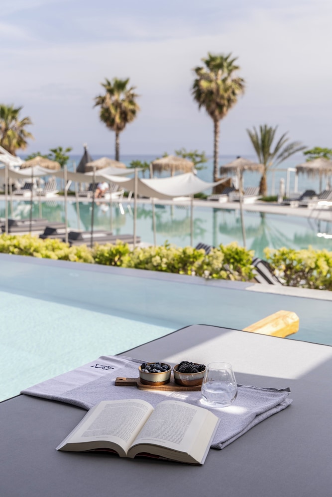 Blue Carpet Luxury Suites 37/50