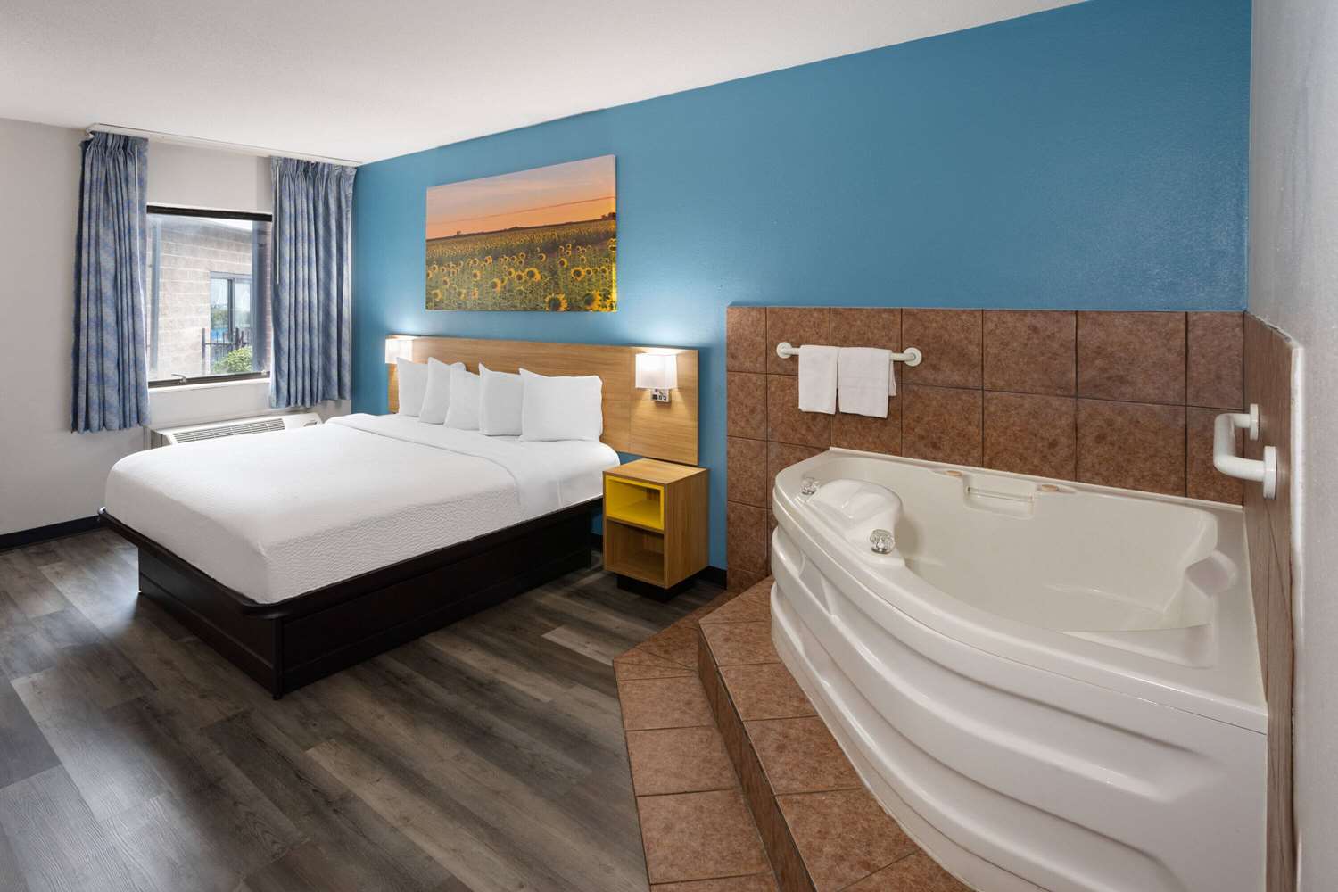 Days Inn & Suites By Wyndham Northwest Indianapolis 18/40