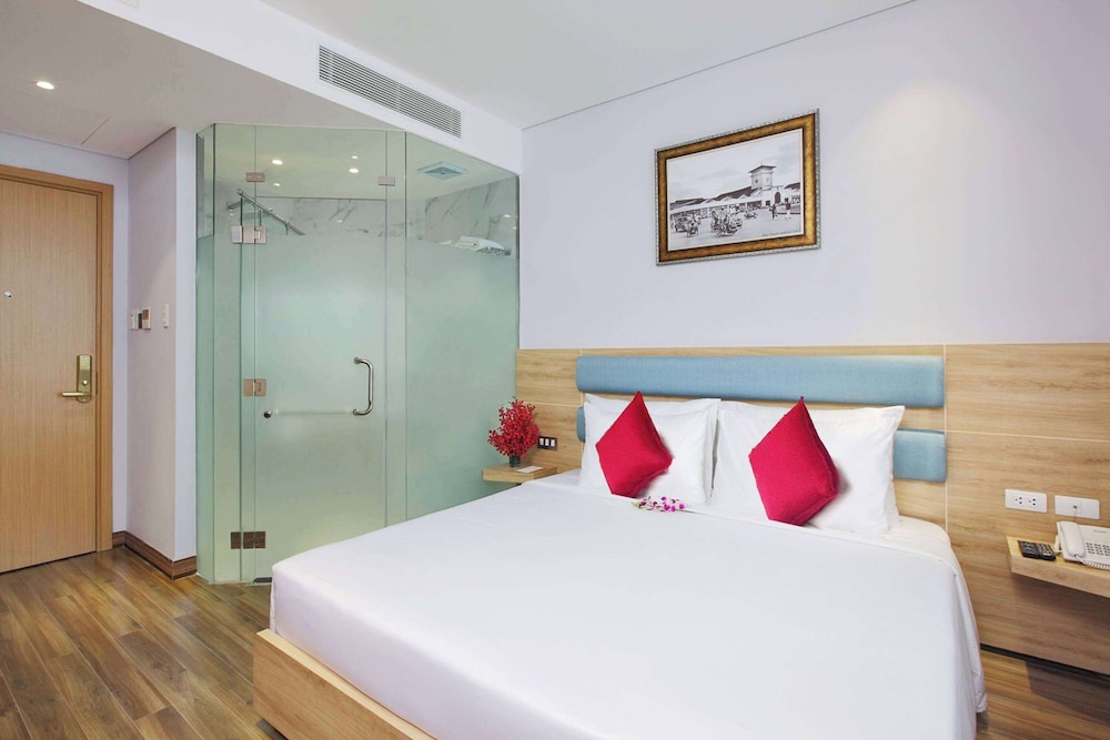 Adora Mira Hotel (formerly Ramada Encore By Wyndham Saigon D1) 8/50