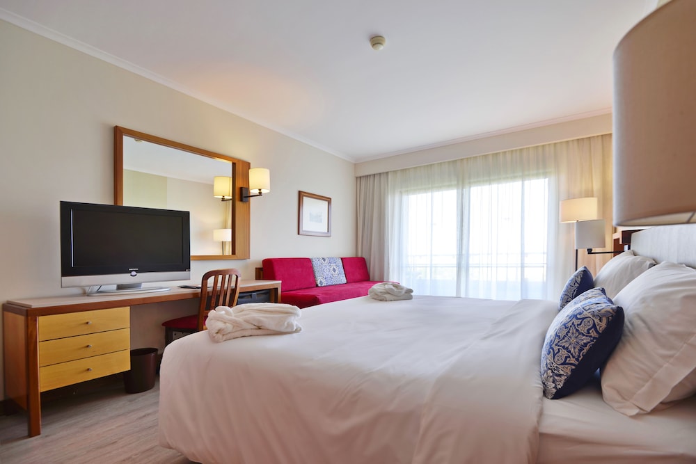 Holiday Inn Algarve Albufeira by IHG 9/79