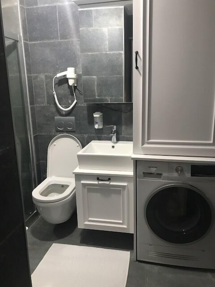 Luxx Suite 37/40