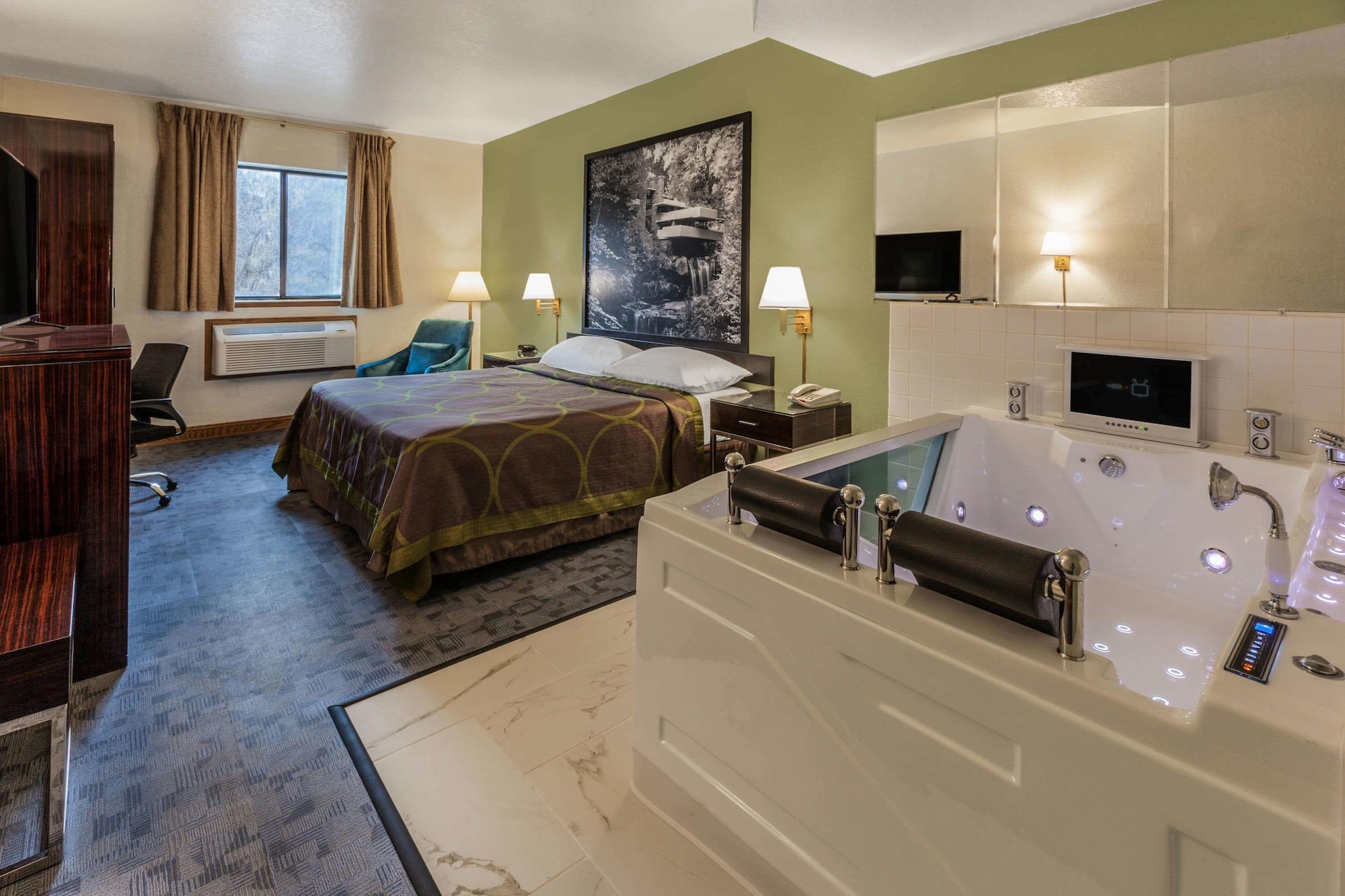 جناح بسرير كينج بحوض جاكوزي، Super 8 by Wyndham Uniontown PA 2/10