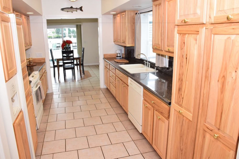 Longliner Lodge and Suites 34/41