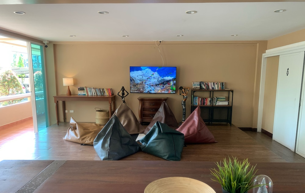 Tharapark View Hotel 47/49