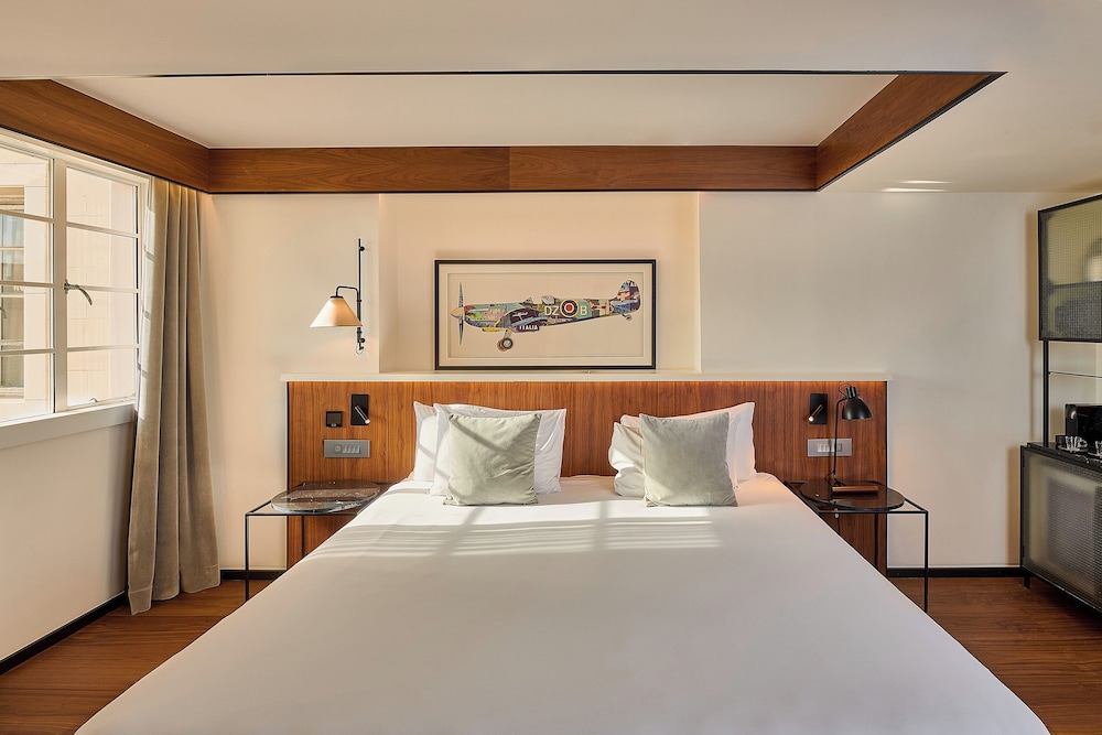 PREMIUM, KING BED