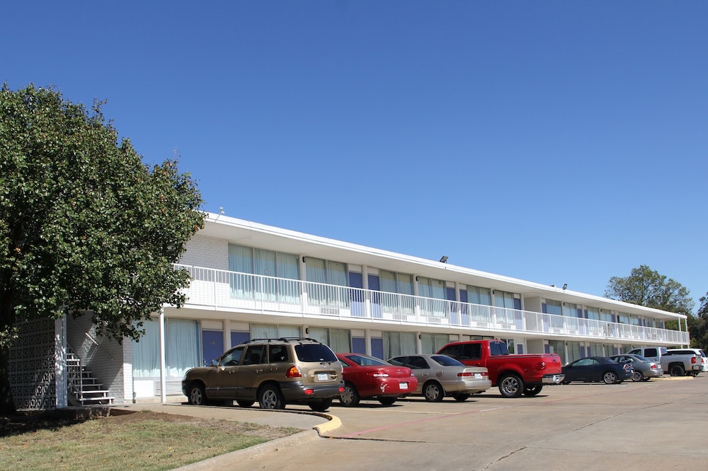 LoneStar Inn & Suites 4/51