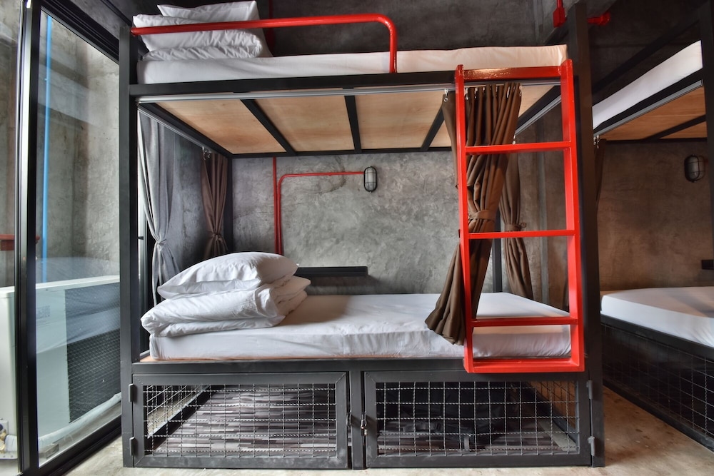 MIXED DORM, 14 BEDS