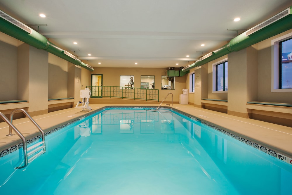 Holiday Inn Express Kalamazoo 13/47