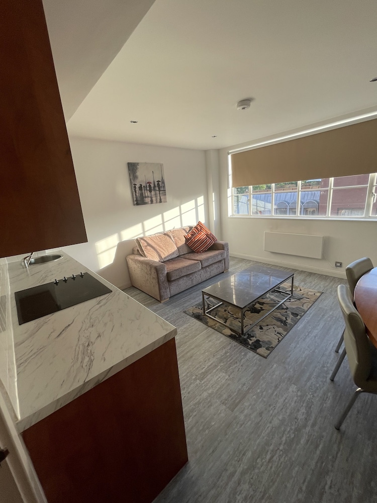 Roland House Apartments 24/54