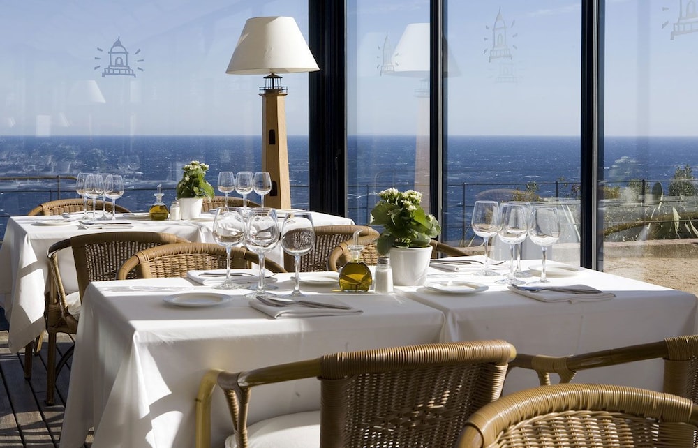 El Far Hotel Restaurant 38/54