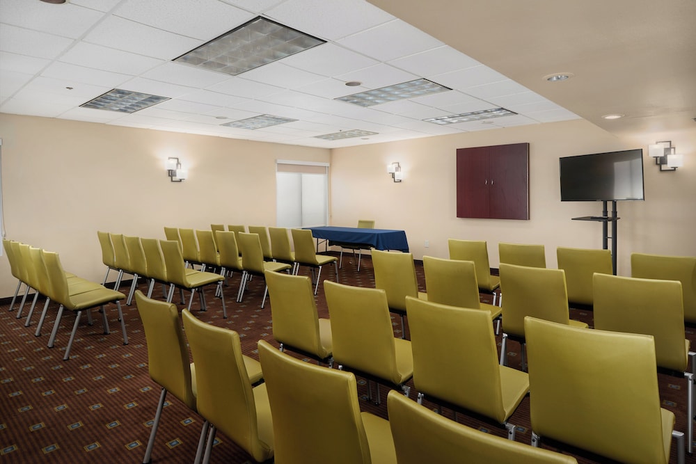 Holiday Inn Express Scottsdale North 33/40