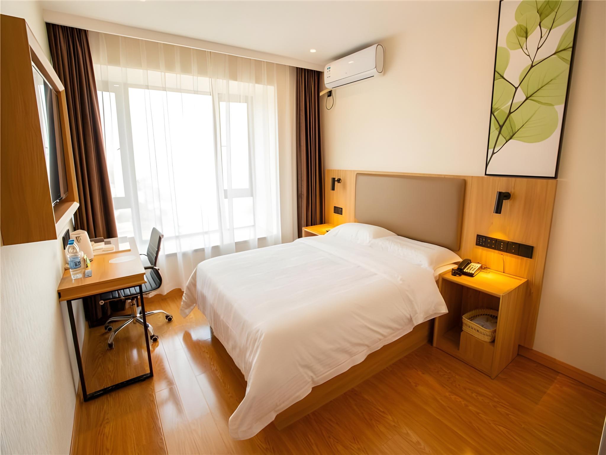 Room, Queen Bed