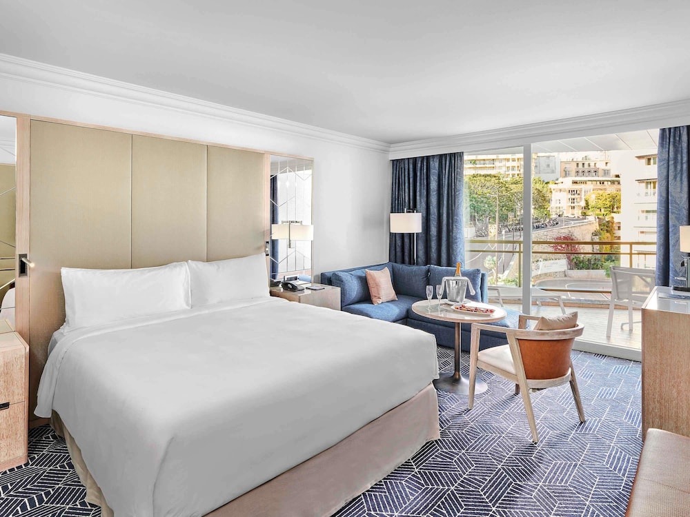 Hairpin, King and Double Bed, City View
