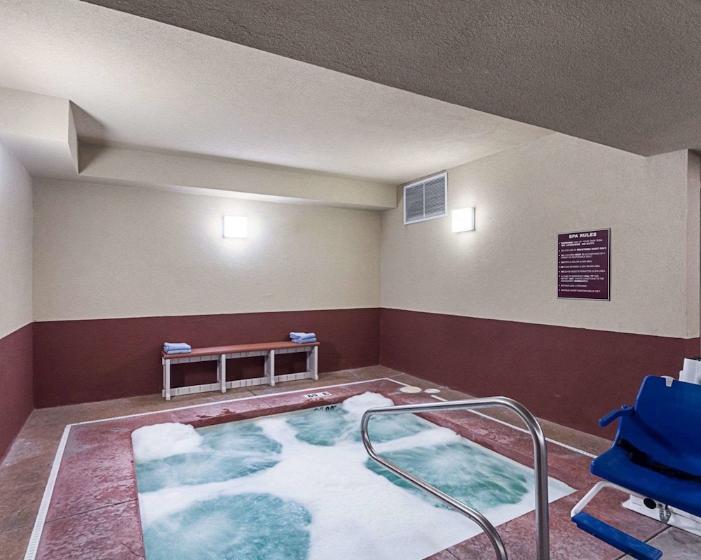 Comfort Suites Airport Wichita, KS 13/41