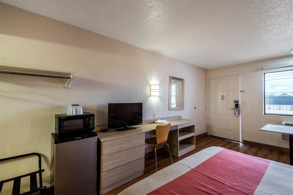 Motel6 Anniston, AL 24/39