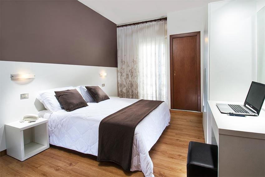 Hotel Niagara 5/48