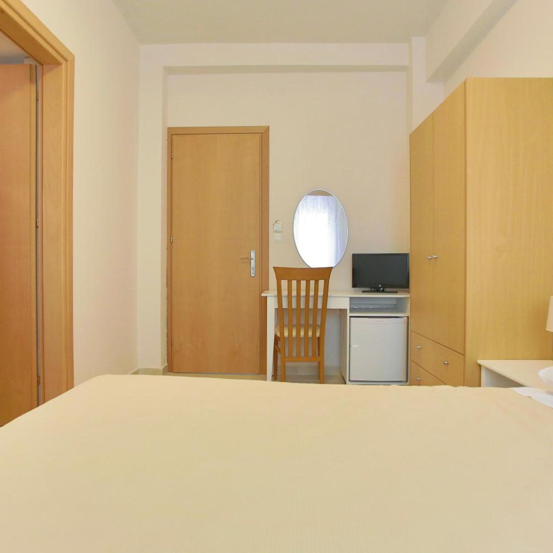 Semi Basement, Twin Beds, No Balcony