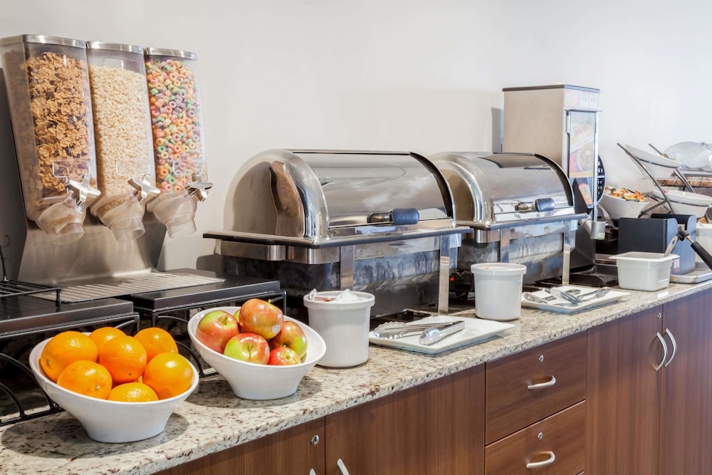 Microtel Inn & Suites By Wyndham Sault Ste. Marie 39/47