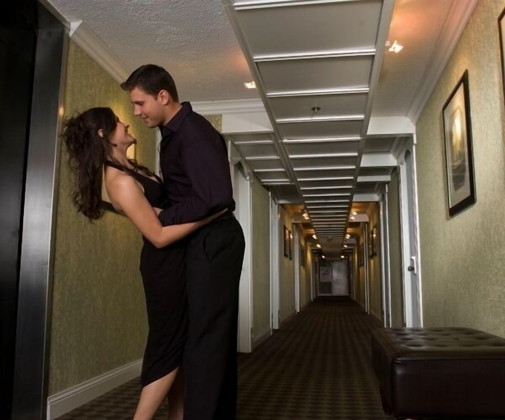 Mark Twain Hotel 6/27